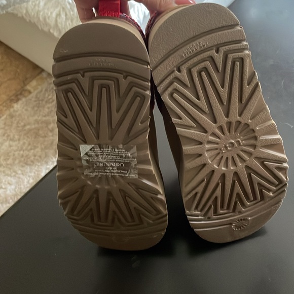 UGG - Picture 4 of 4